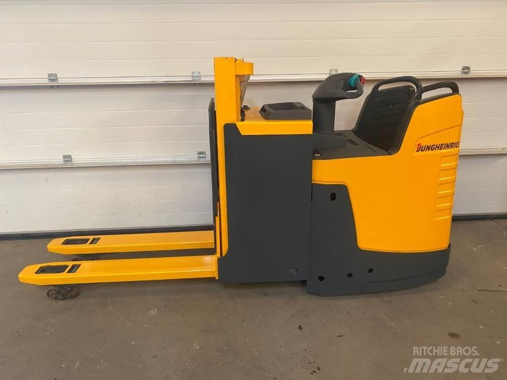 Jungheinrich ERD 220 Transpaleti autopropulsanti