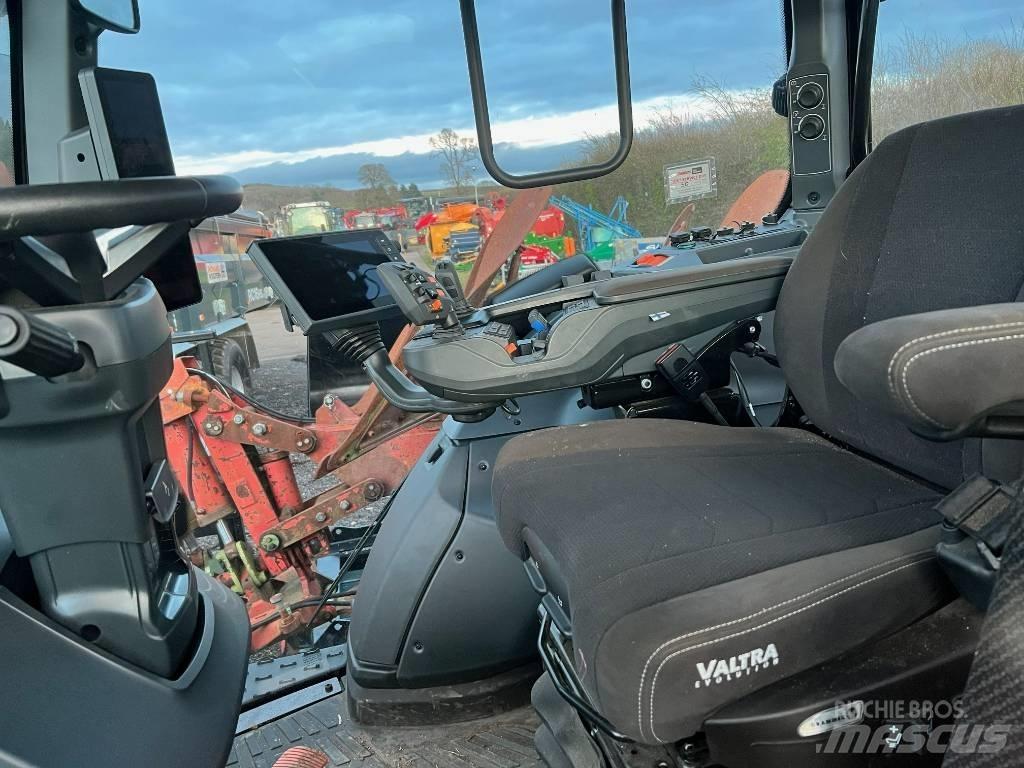 Valtra T 235 Direct Tractoare
