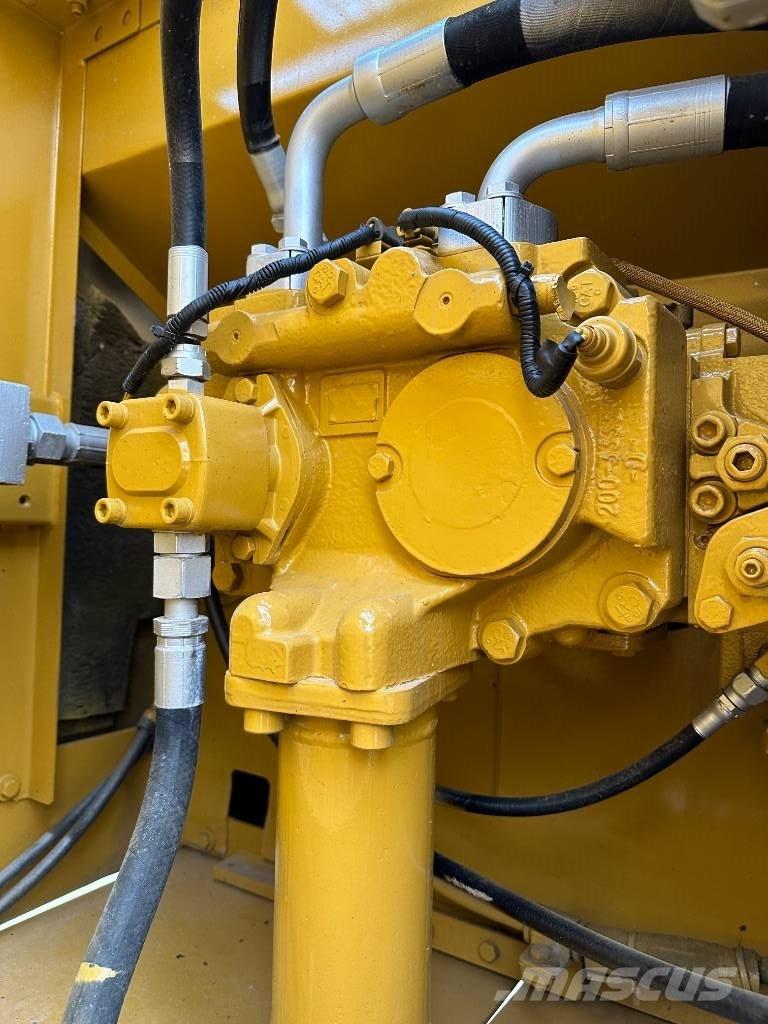 CAT 330D Excavatoare pe șenile
