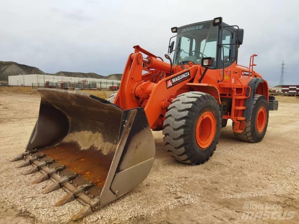 Doosan DL 300 Incarcator pe pneuri