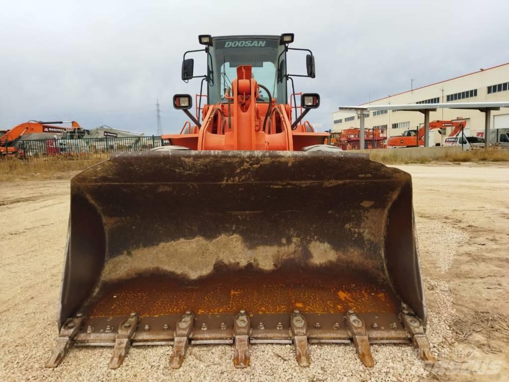 Doosan DL 300 Incarcator pe pneuri