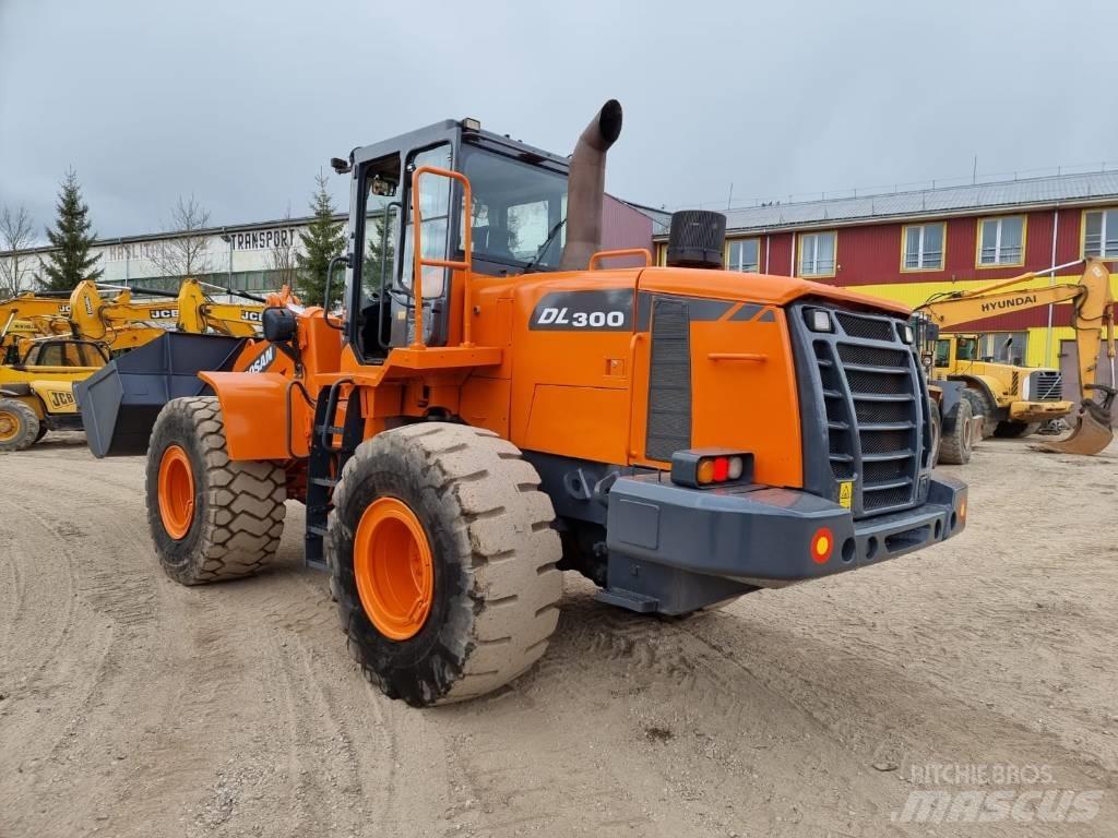 Doosan DL 300-3 Incarcator pe pneuri