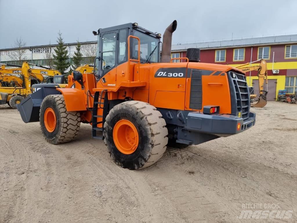 Doosan DL 300-3 Incarcator pe pneuri