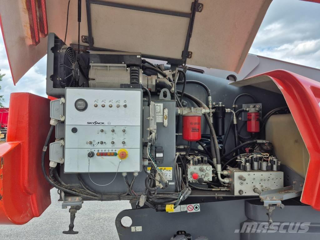 SkyJack SJ 66 T Nacele cu brat articulat