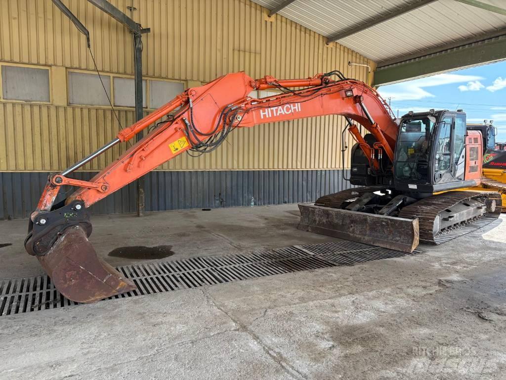 Hitachi ZX 225 Excavatoare pe șenile

