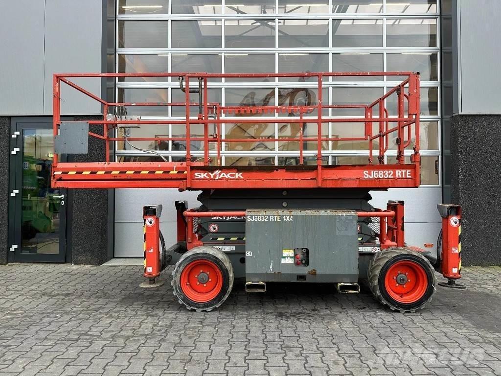 SkyJack SJ6832 RTE Platforme foarfeca