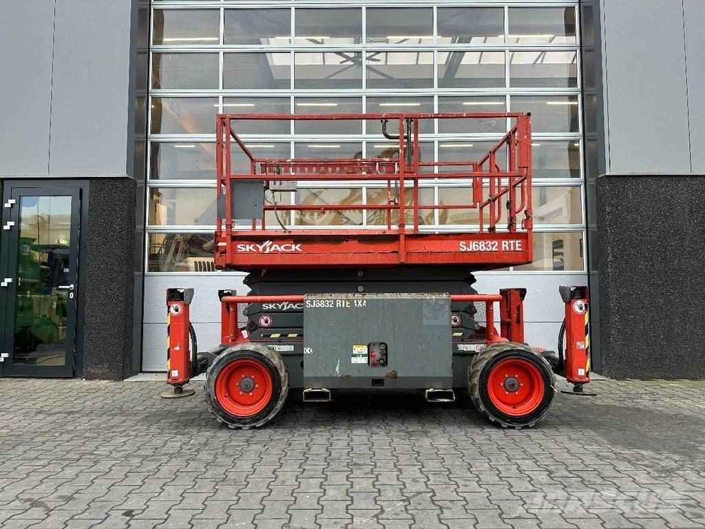 SkyJack SJ6832 RTE Platforme foarfeca