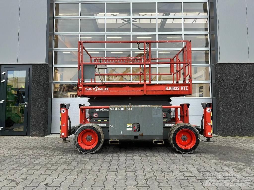 SkyJack SJ6832 RTE Platforme foarfeca