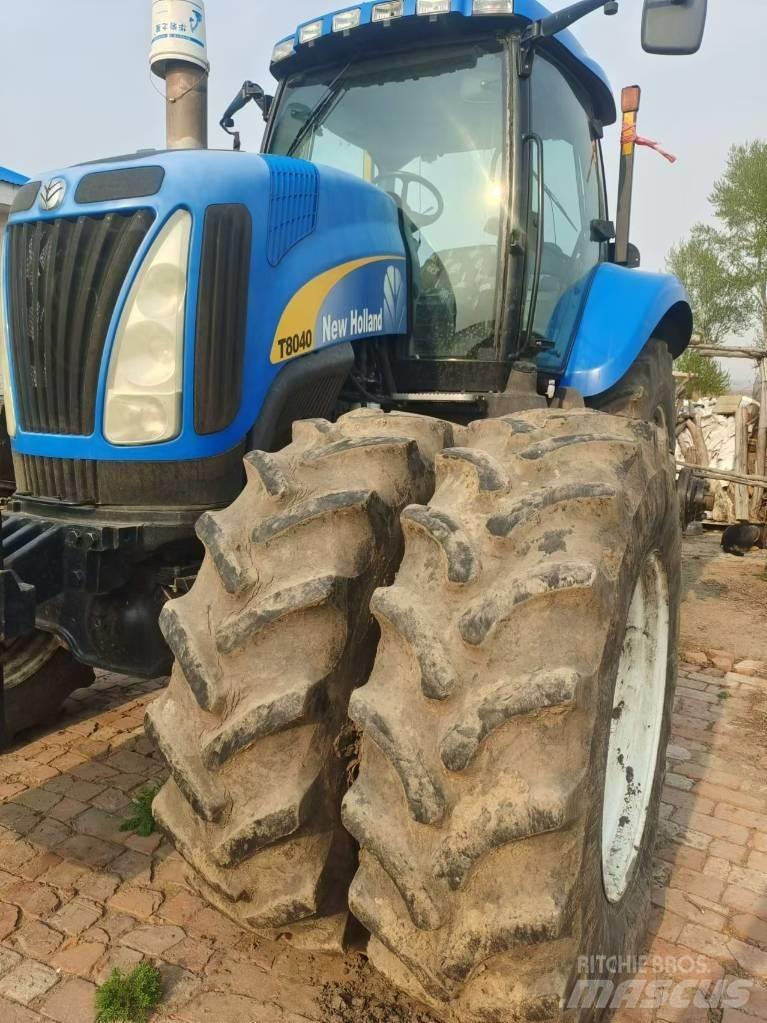 New Holland T8040 Tractoare