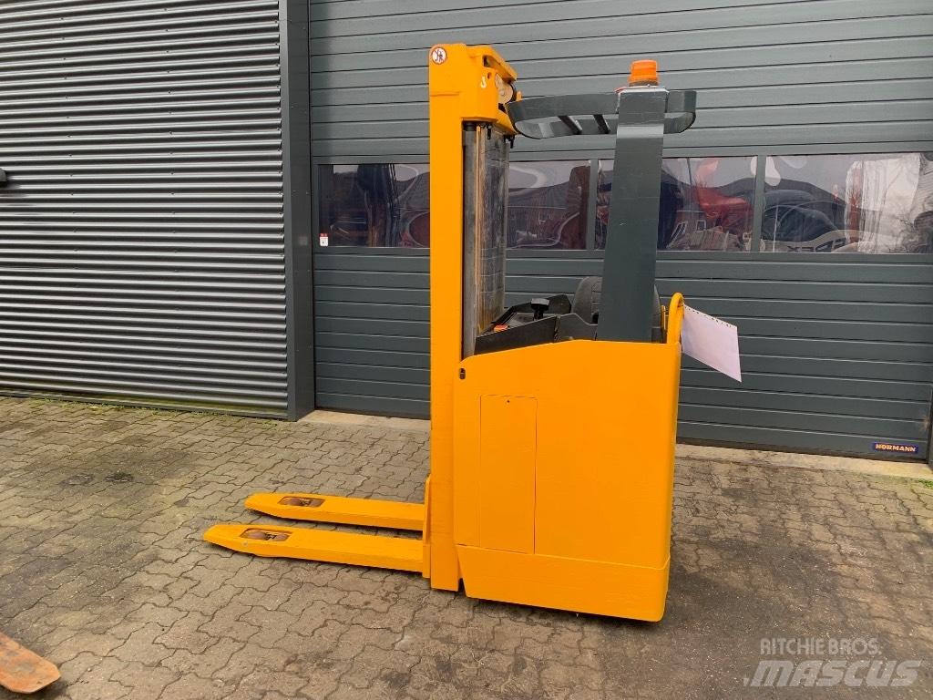 Jungheinrich ESC316 Stivuitor cu catarg retractabil