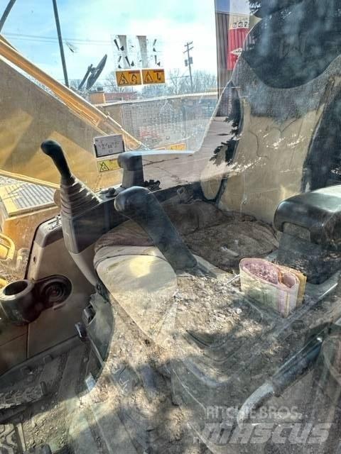 CAT 320 C L Excavatoare pe șenile
