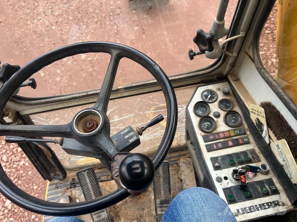 Liebherr 902 Excavatoare cu roti