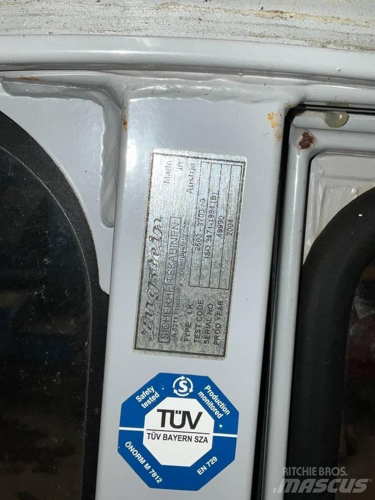 Neuson 2503 / 3503 Cabine si interior