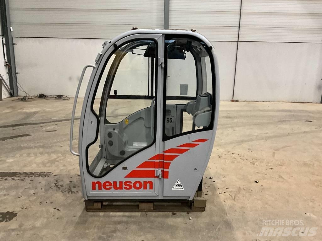 Neuson 2503 / 3503 Cabine si interior