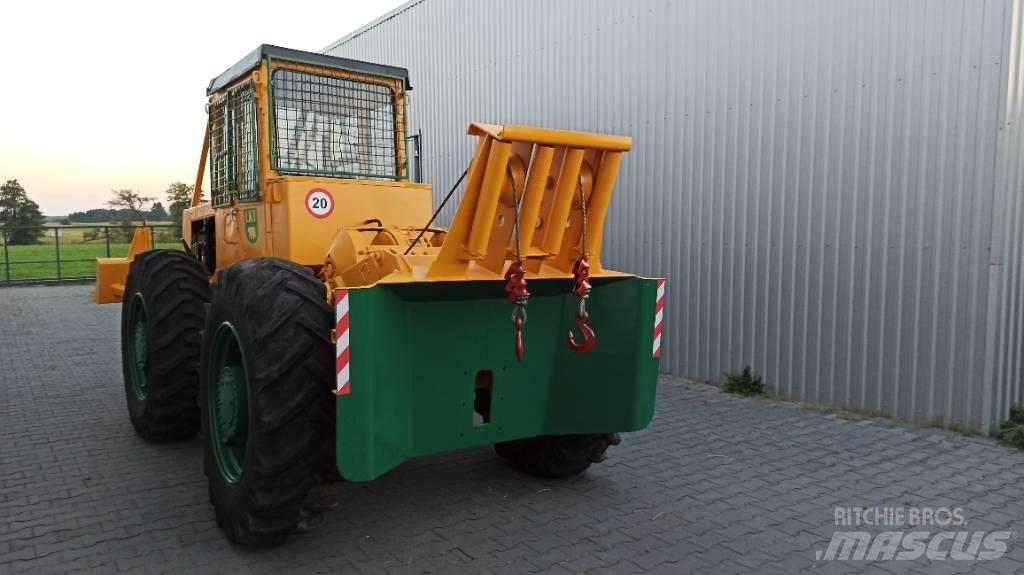 LKT 81 TURBO Utilaje de manevrarea a bustenilor