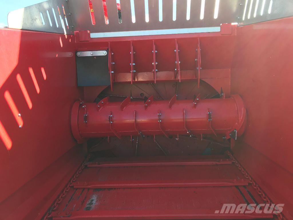 Silofarmer 280 Debalotare, taiere, impachetare