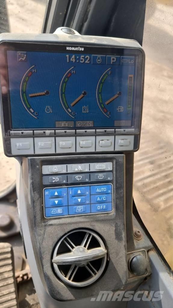 Komatsu 210 - 8 Long Excavatoare pe șenile
