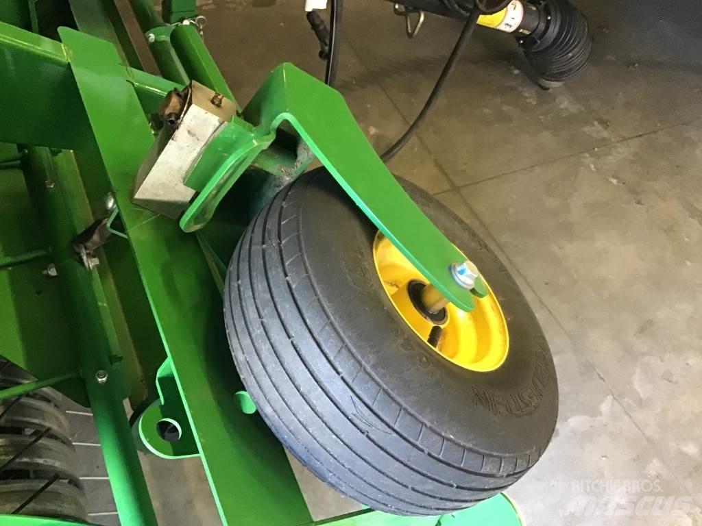 John Deere V461M Masina de balotat cilindric
