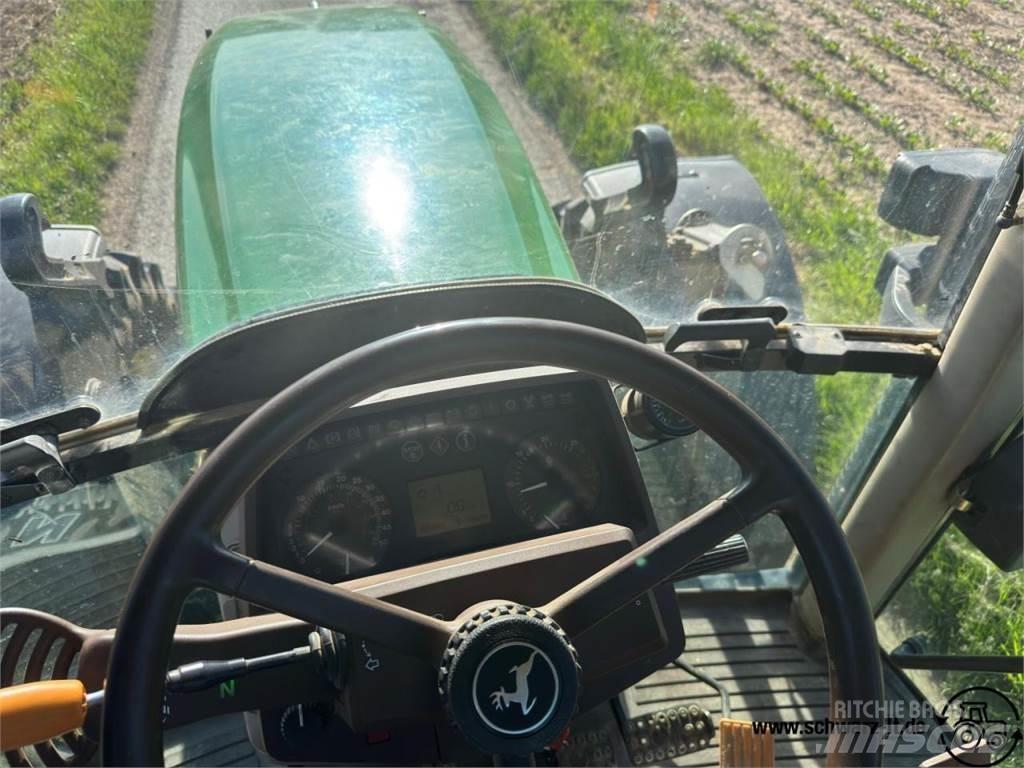 John Deere 6820 Tractoare
