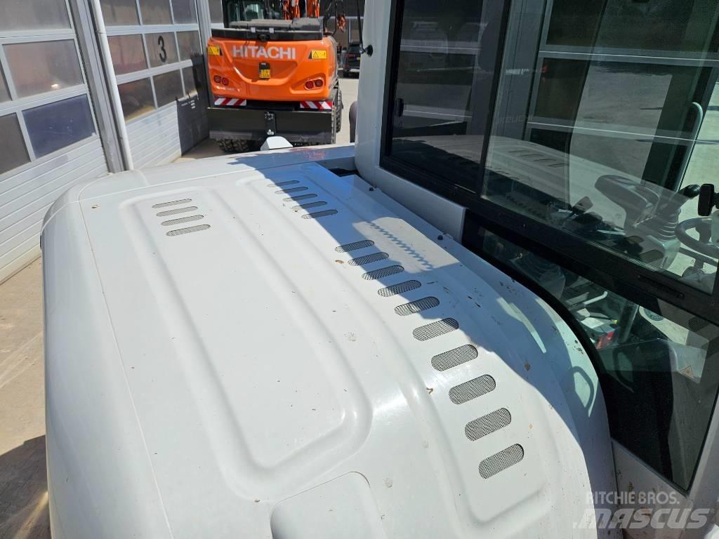 Takeuchi TB295W Excavatoare cu roti