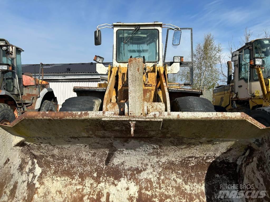 Liebherr L 551 Incarcator pe pneuri