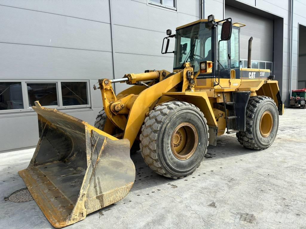 CAT 938F Incarcator pe pneuri
