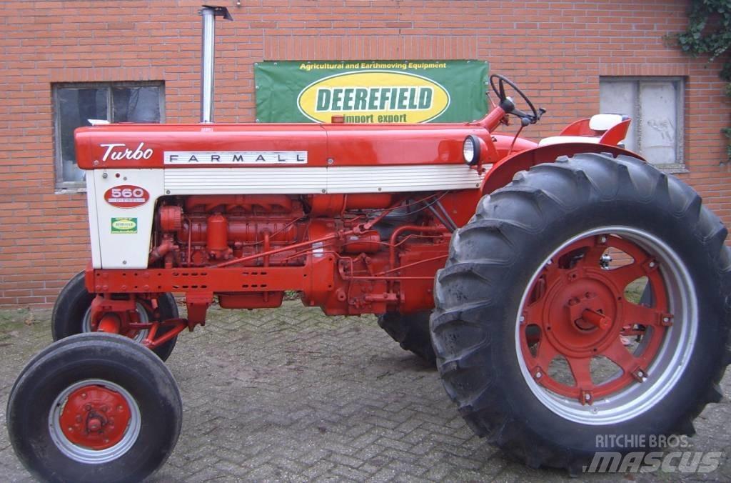 Farmall 560 Tractoare