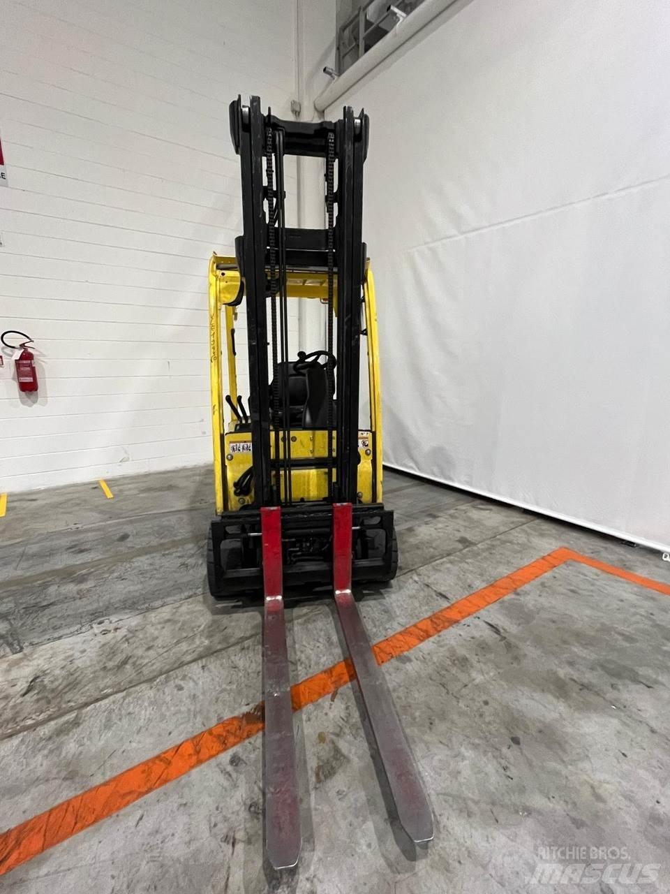 Hyster J2.0XN Stivuitor electric