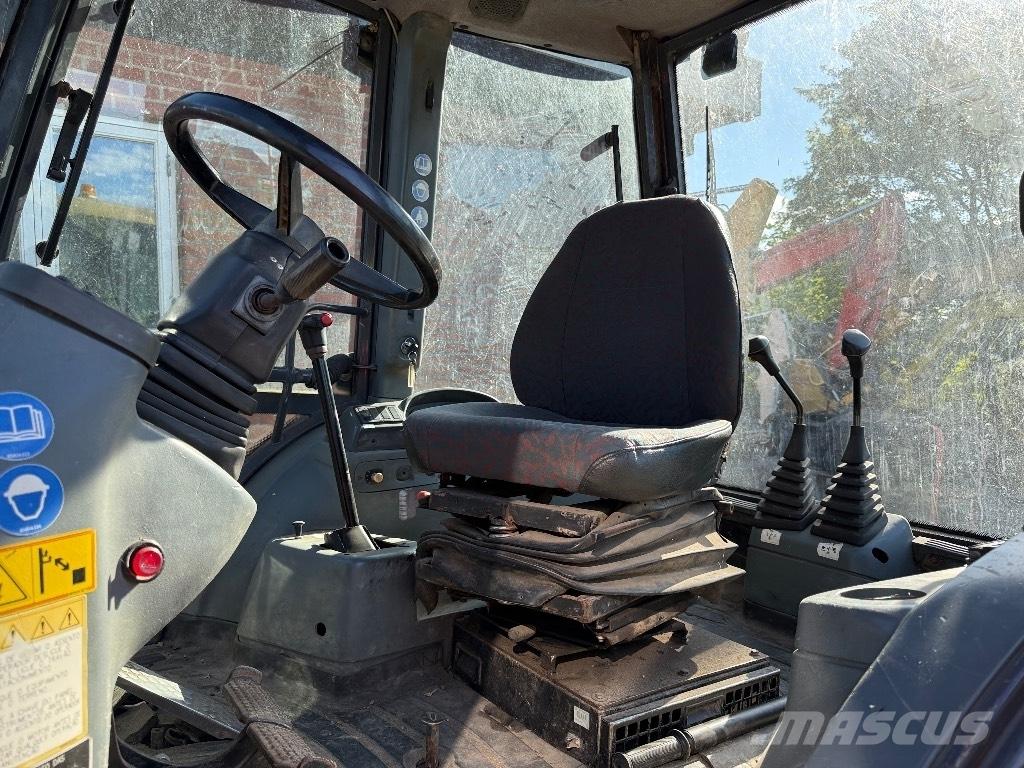 New Holland NH 95 Buldoexcavatoare