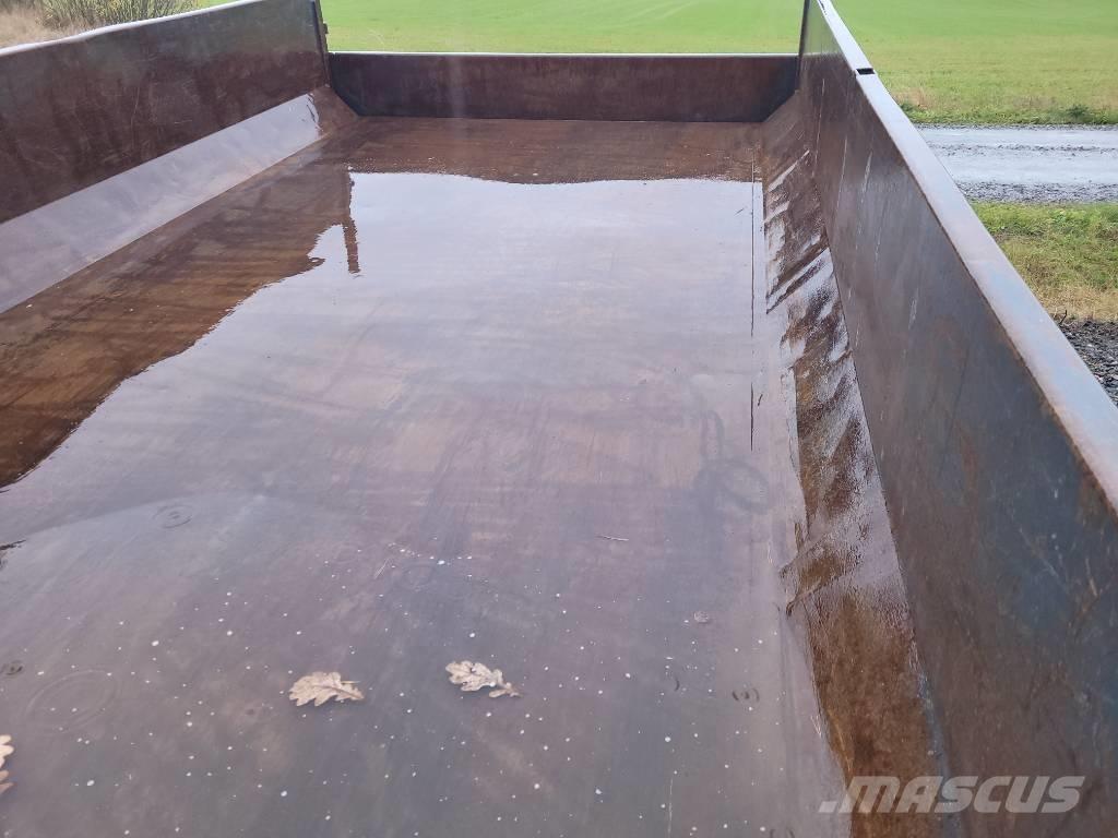 Bala TKS 1112 Remorci rabatabile