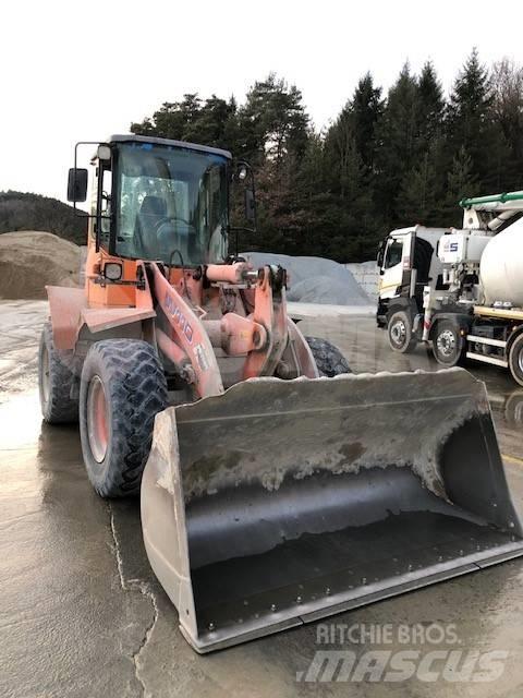 Fiat-Kobelco W110 Incarcator pe pneuri