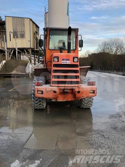 Fiat-Kobelco W110 Incarcator pe pneuri
