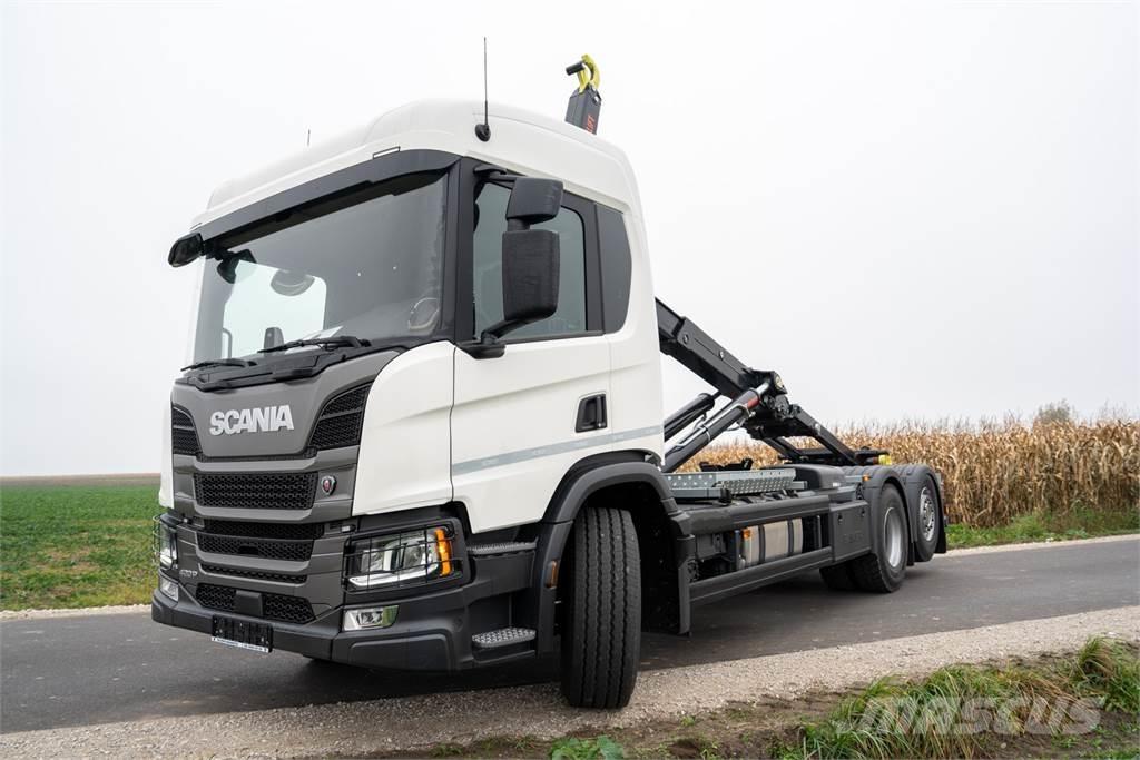 Scania P420 6X2 Camion cu carlig de ridicare