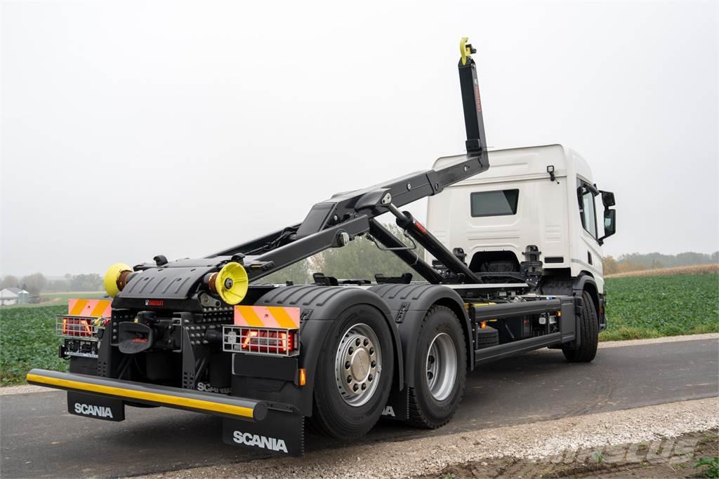 Scania P420 6X2 Camion cu carlig de ridicare