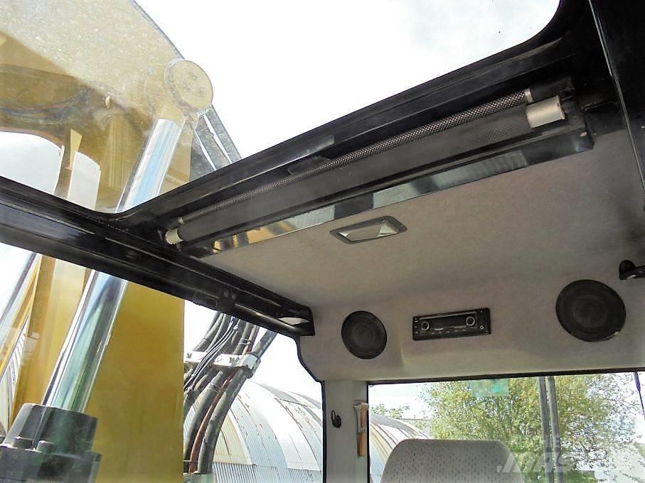 CAT M 320 F Excavatoare cu roti
