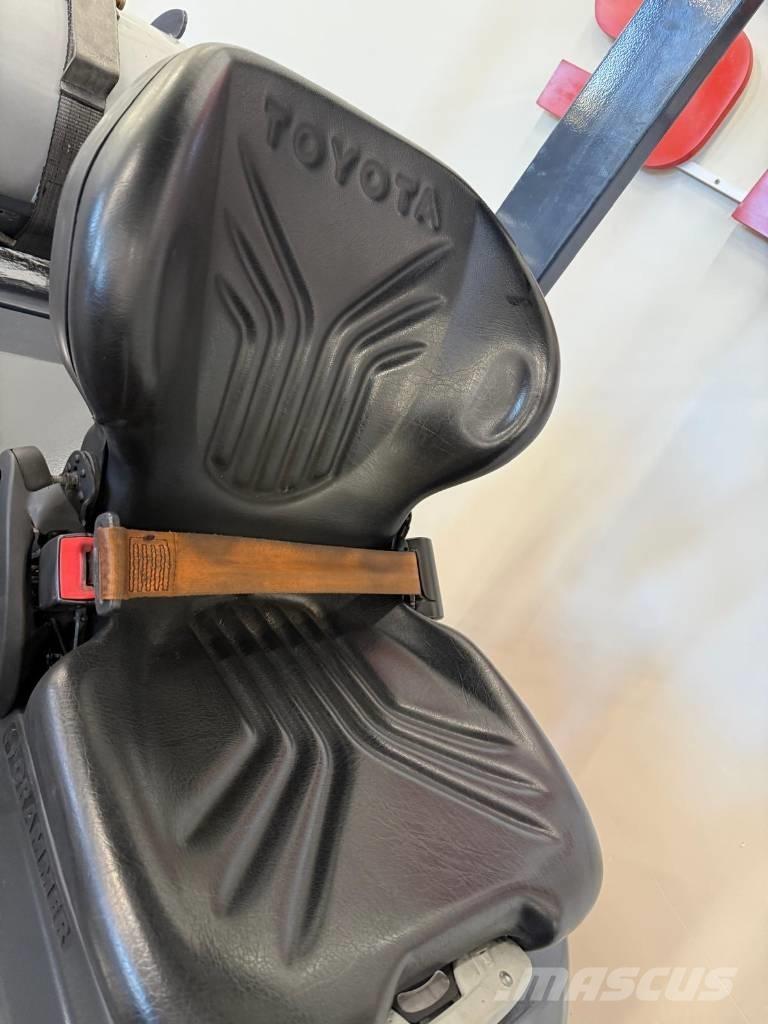 Toyota 11051 - 8FBE15T Stivuitor electric