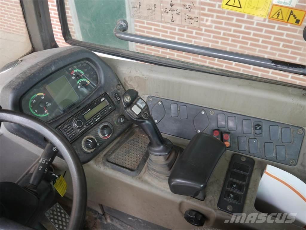 Case IH 321 F Incarcator pe pneuri