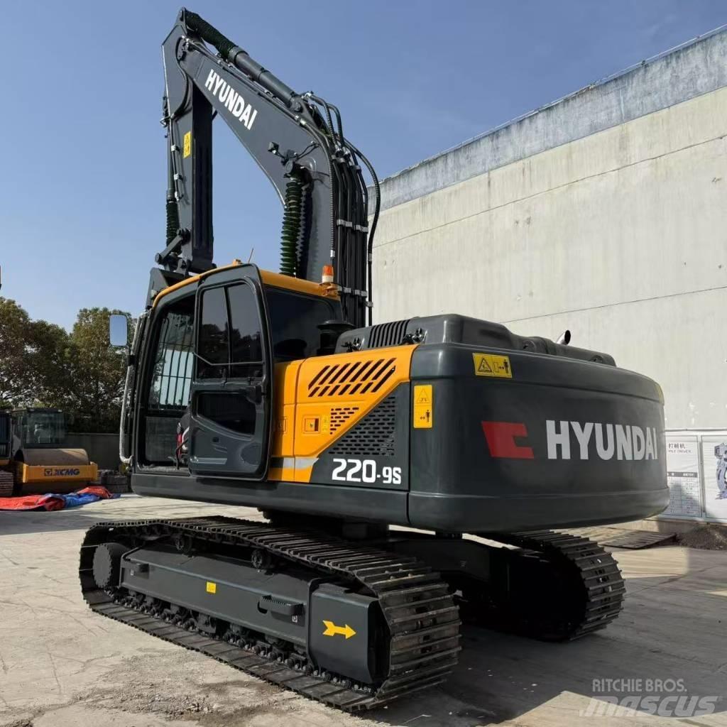 Hyundai R220-9S Excavatoare pe șenile
