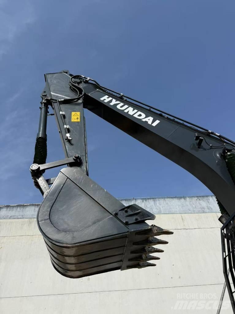 Hyundai R220-9S Excavatoare pe șenile
