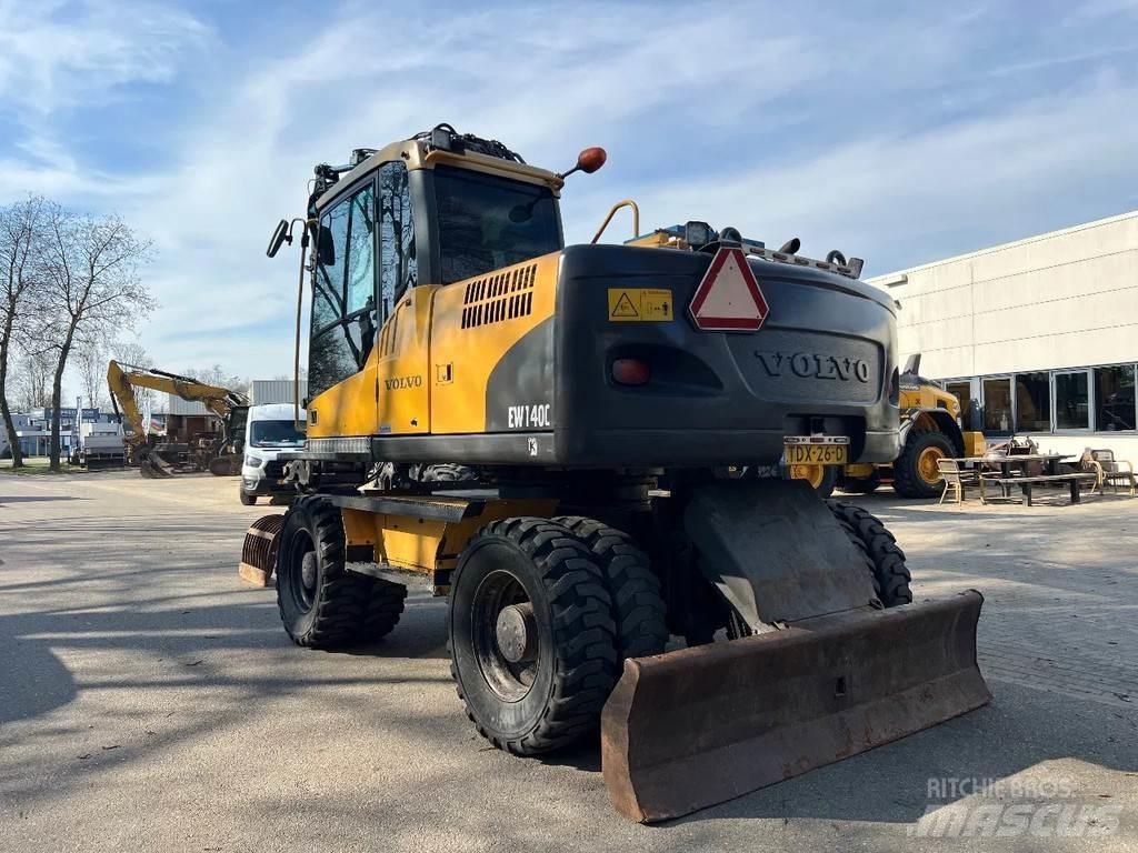 Volvo 140C Excavatoare cu roti