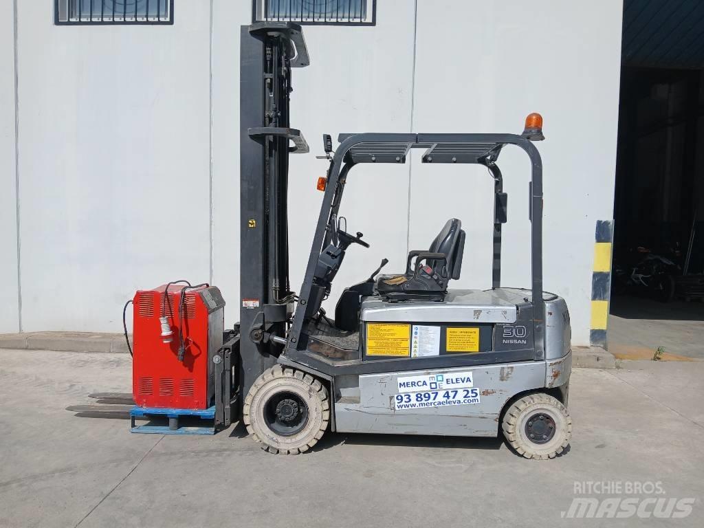 Nissan GQ02 L 30 CU Stivuitor electric