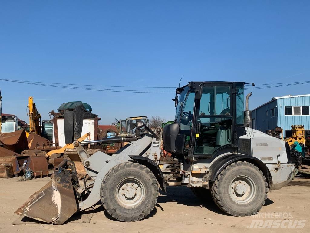 CAT 908H Incarcator pe pneuri