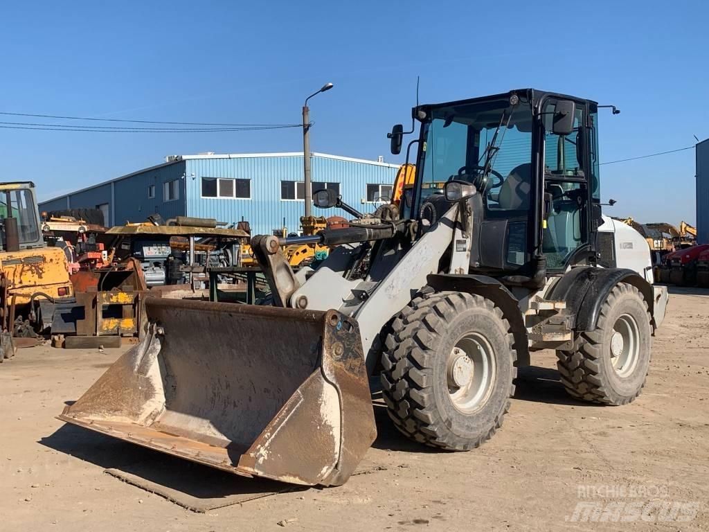 CAT 908H Incarcator pe pneuri