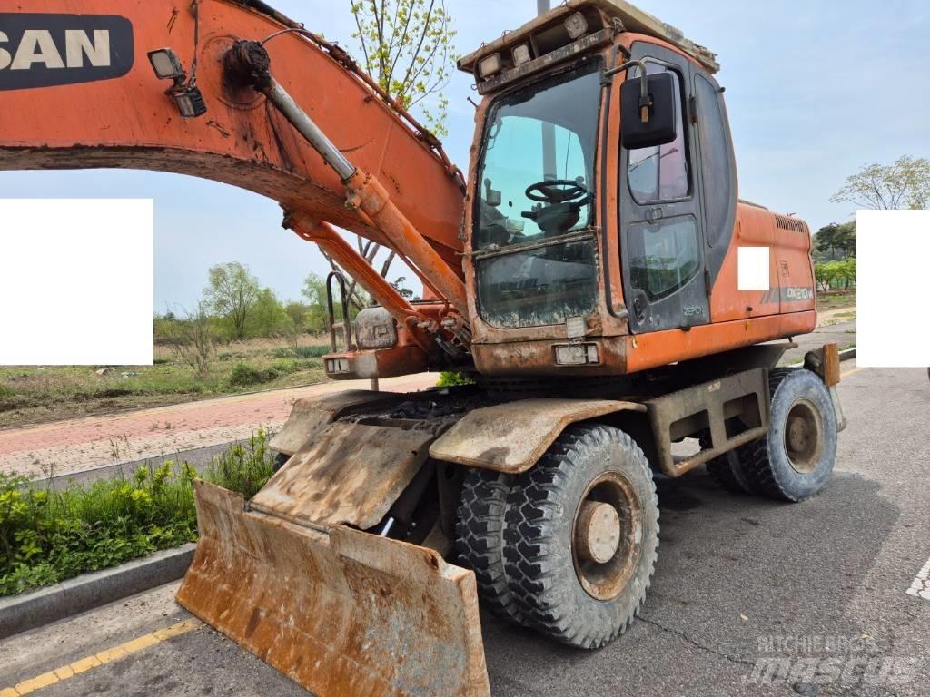 Doosan DX210WA Excavatoare cu roti