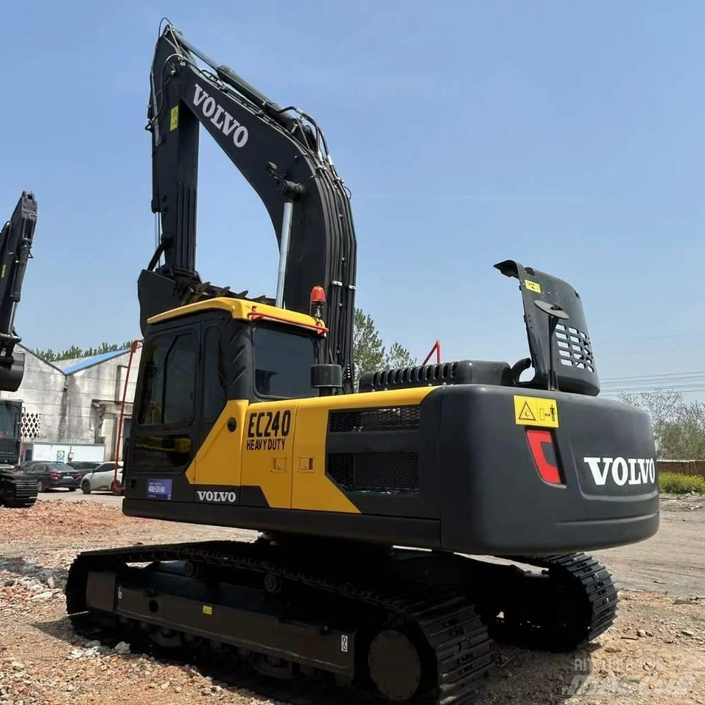 Volvo 240 Excavatoare pe șenile
