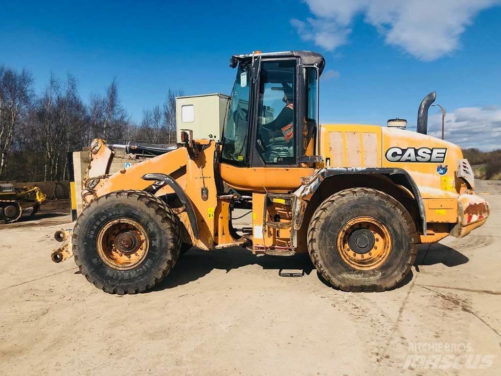 CASE 721 F Incarcator pe pneuri