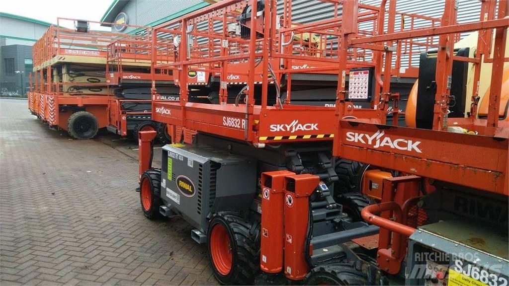 SkyJack 6832RT Platforme foarfeca