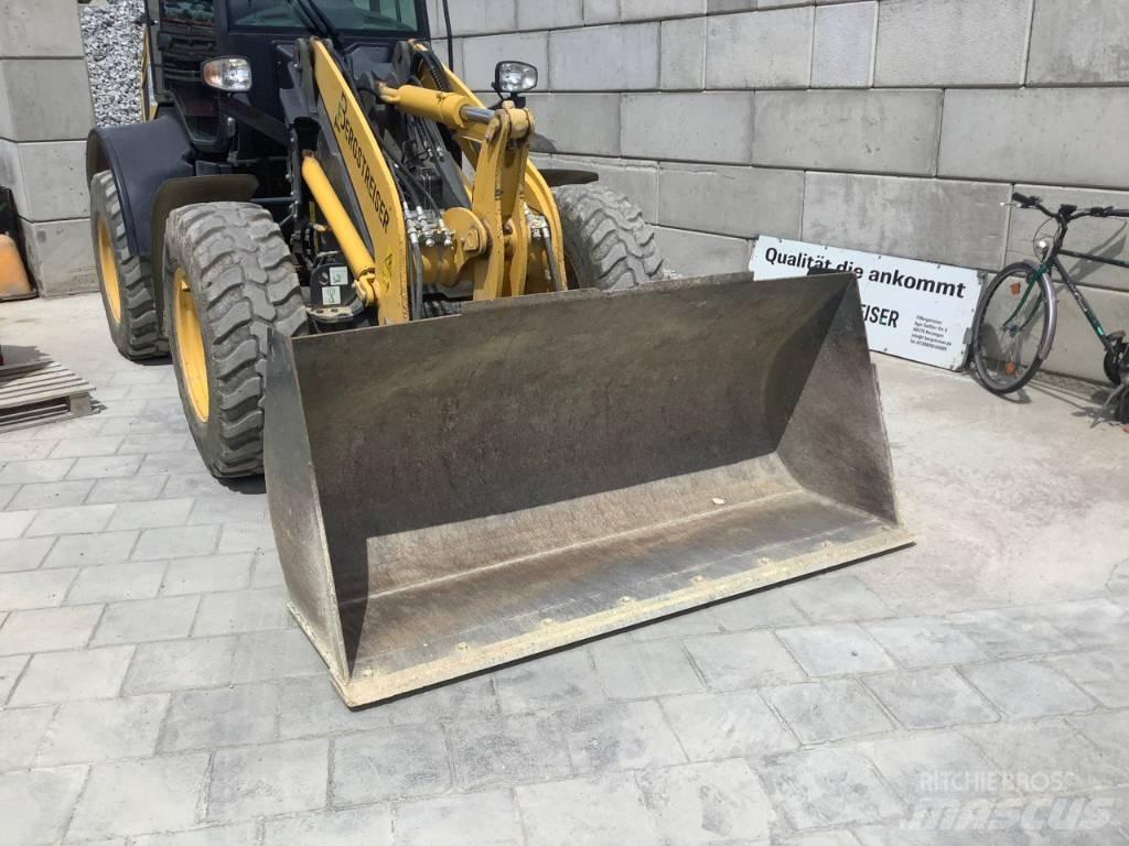 Komatsu WA100M-8 Incarcator pe pneuri