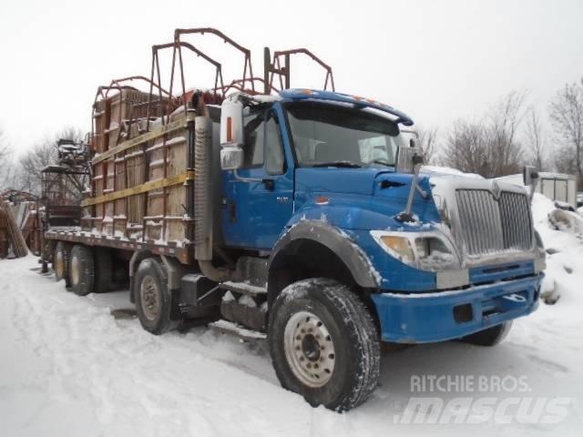 International 4600 Camioane platforma/prelata