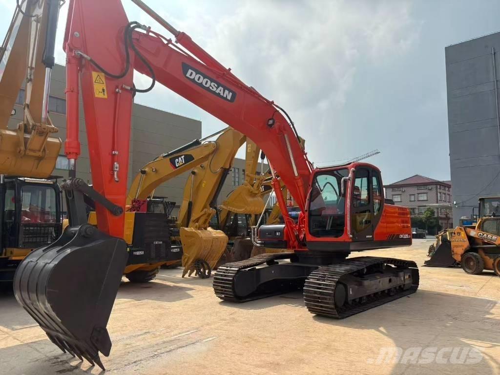 Doosan 225 LC Excavatoare pe șenile

